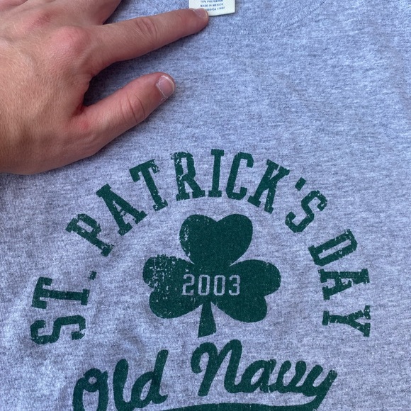 Vintage St. Patrick’s Day Old Navy 2003 Shirt in light grey - Picture 2 of 3